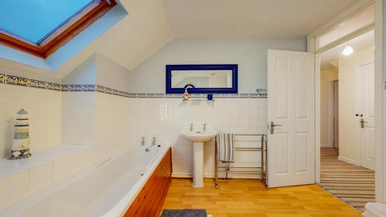 Jaw-Dropping Beach House In Anglesey Benllech Kültér fotó