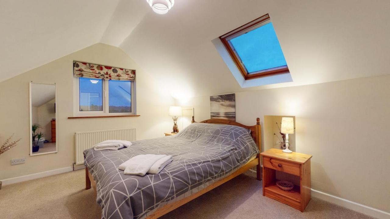 Jaw-Dropping Beach House In Anglesey Benllech Kültér fotó